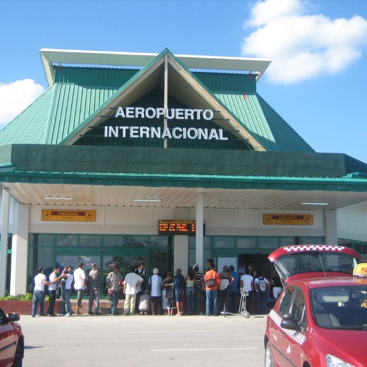 Frank Paìs International Airport