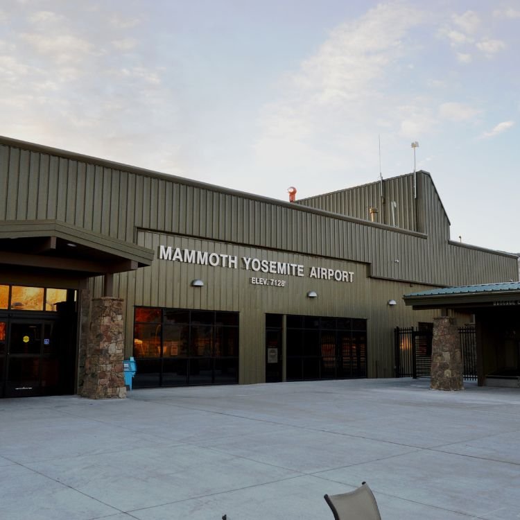 Mammoth Yosemite Airport